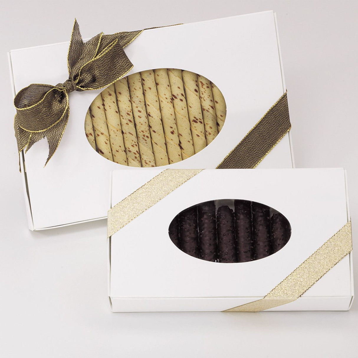 White - with Window - Die Cut Candy Box - (1 lb Window) 9-1/4 x 5-1/2 x 1-1/8"